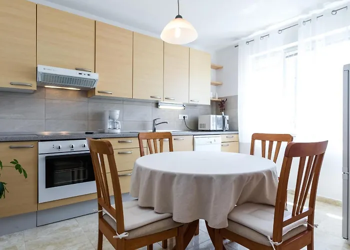 With A Parking Space - 5773 Zadar